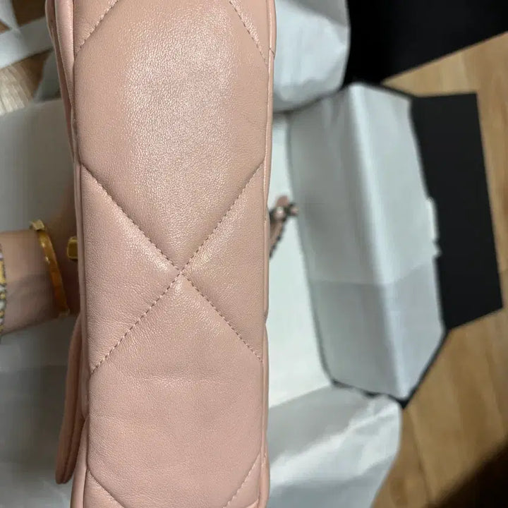 [BUNJANG] Chanel 19 Pink Medium Full Package Bag / 샤넬 19백 핑크 미디움 풀박스