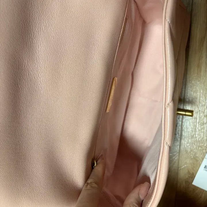 [BUNJANG] Chanel 19 Pink Medium Full Package Bag / 샤넬 19백 핑크 미디움 풀박스