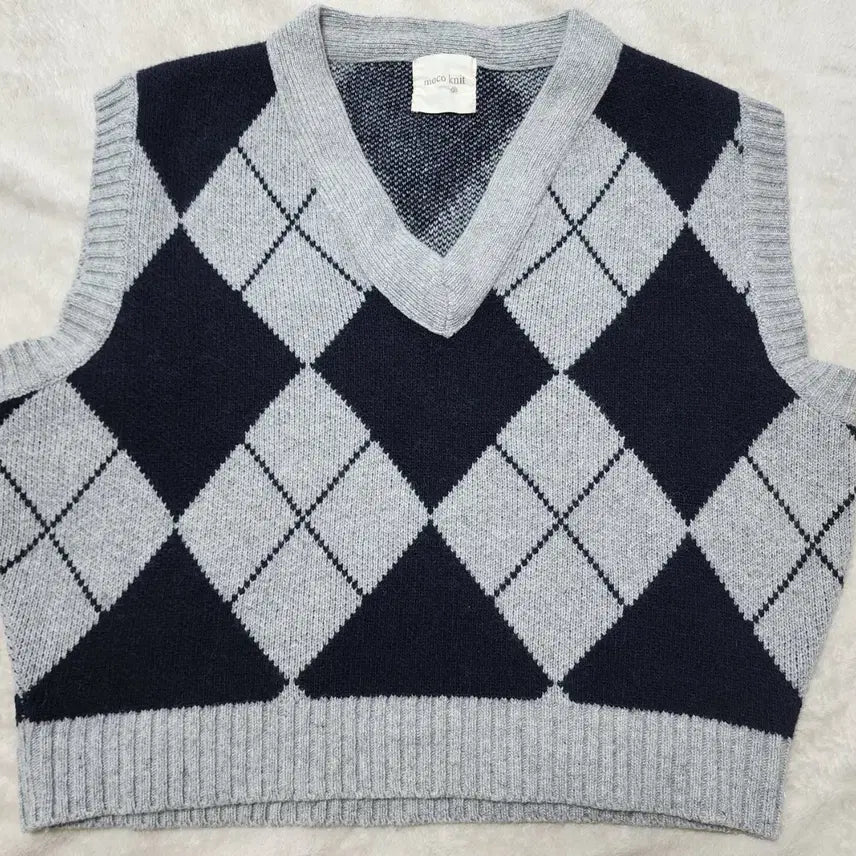 [BUNJANG] MocoVling Argyle Knit Vest / 모코블링 자체제작 아가일 니트 베스트