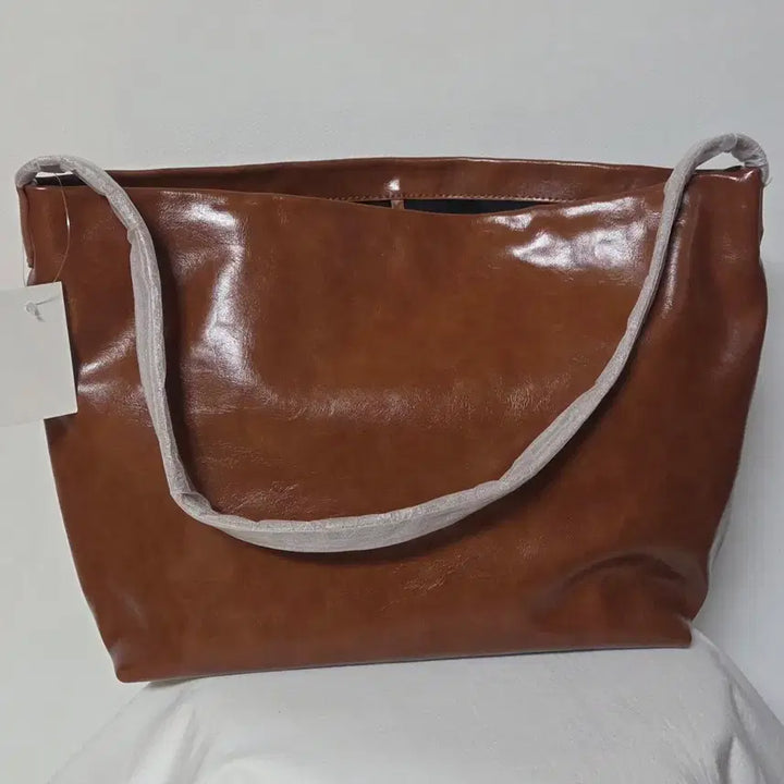 [BUNJANG] Camel Glossy Shoulder Bag (New) / 카멜 유광 숄더가방((새상품))