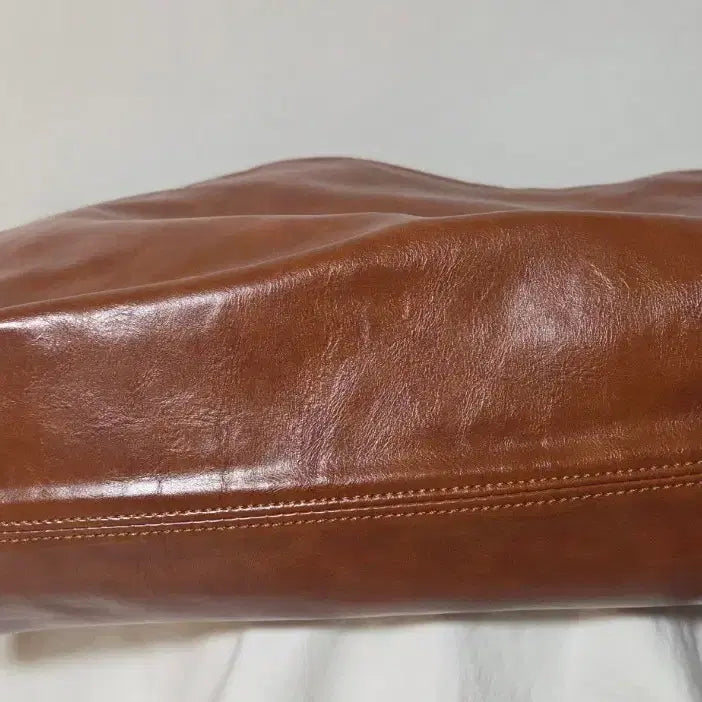 [BUNJANG] Camel Glossy Shoulder Bag (New) / 카멜 유광 숄더가방((새상품))