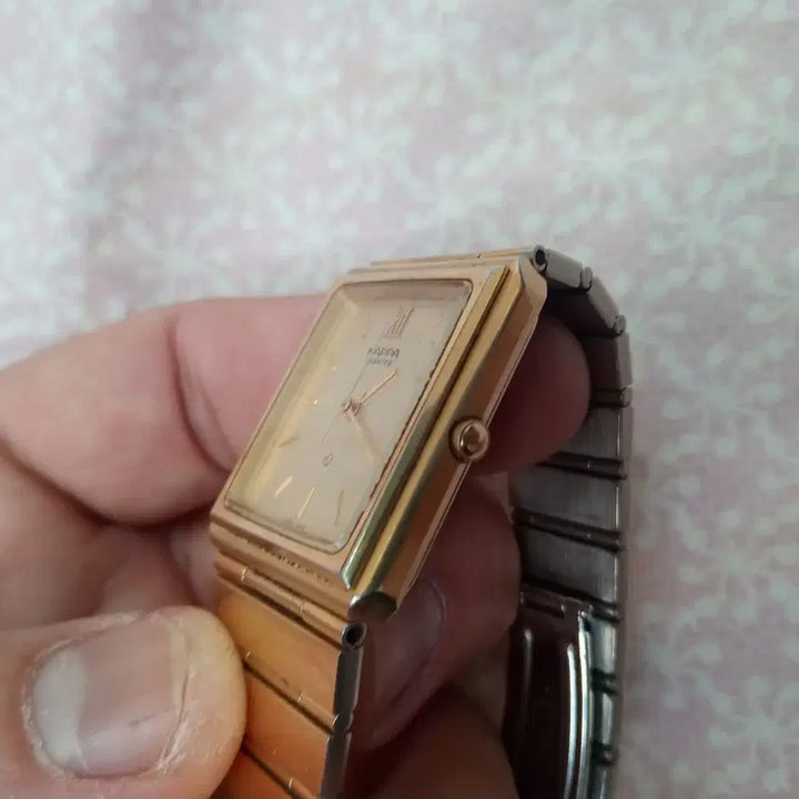 [BUNJANG] KAPPA Wristwatch / 카파(KAPPA)금장 손목시계를 내드립니다.