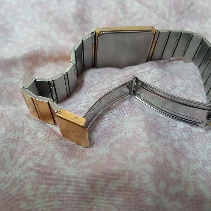 [BUNJANG] KAPPA Wristwatch / 카파(KAPPA)금장 손목시계를 내드립니다.