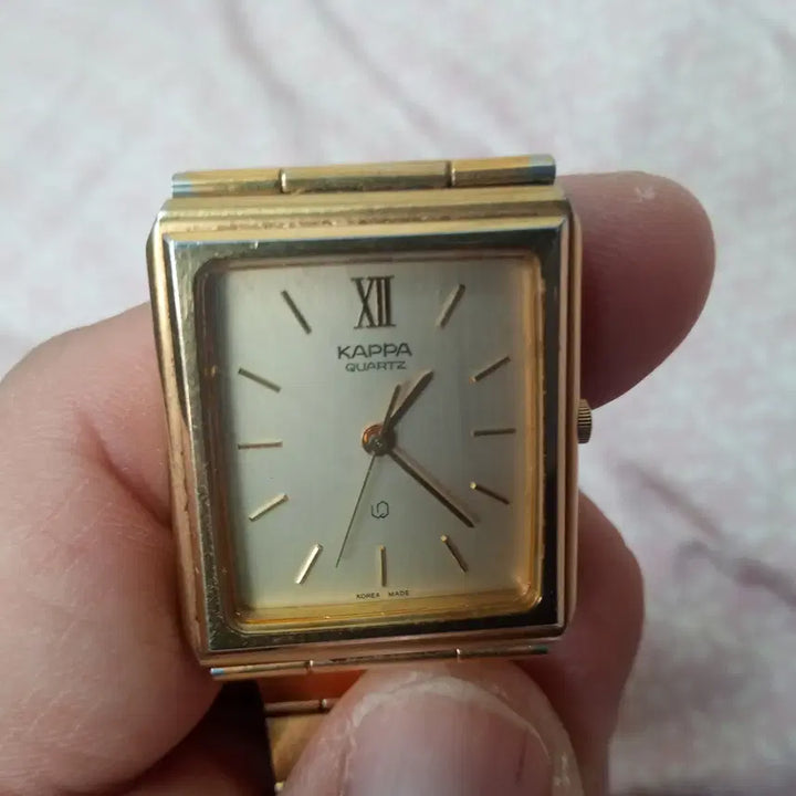 [BUNJANG] KAPPA Wristwatch / 카파(KAPPA)금장 손목시계를 내드립니다.