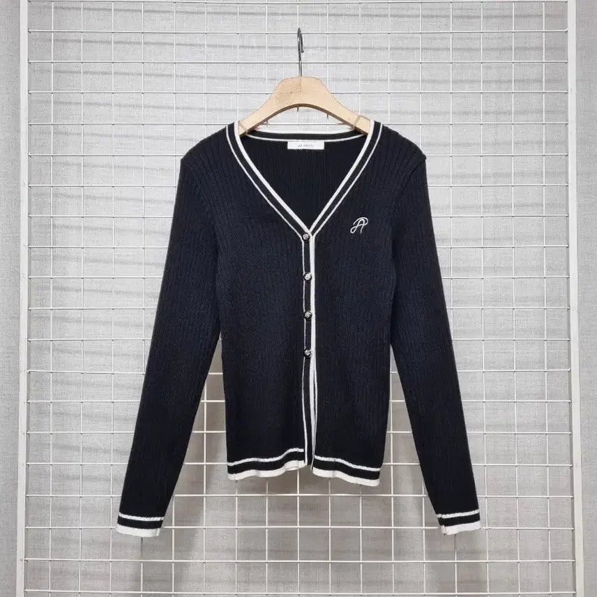 [BUNJANG] JJ GHOST Knit Cardigan / JJ지고트 니트가디건