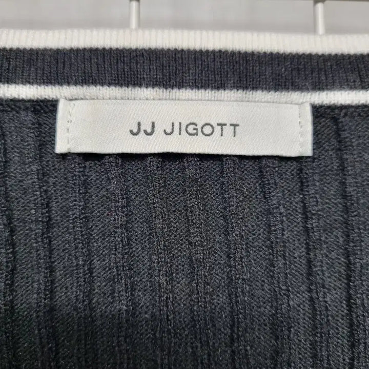 [BUNJANG] JJ GHOST Knit Cardigan / JJ지고트 니트가디건