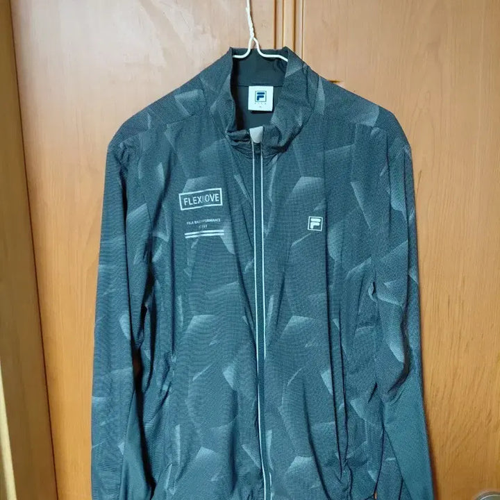 [BUNJANG] IVE FLEXIOVE Windbreaker / 휠라 FLEXIOVE 바람막이 블랙