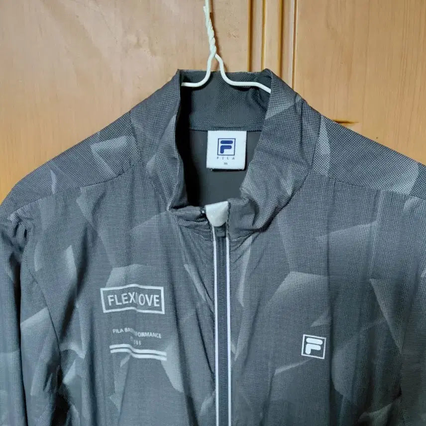 [BUNJANG] IVE FLEXIOVE Windbreaker / 휠라 FLEXIOVE 바람막이 블랙