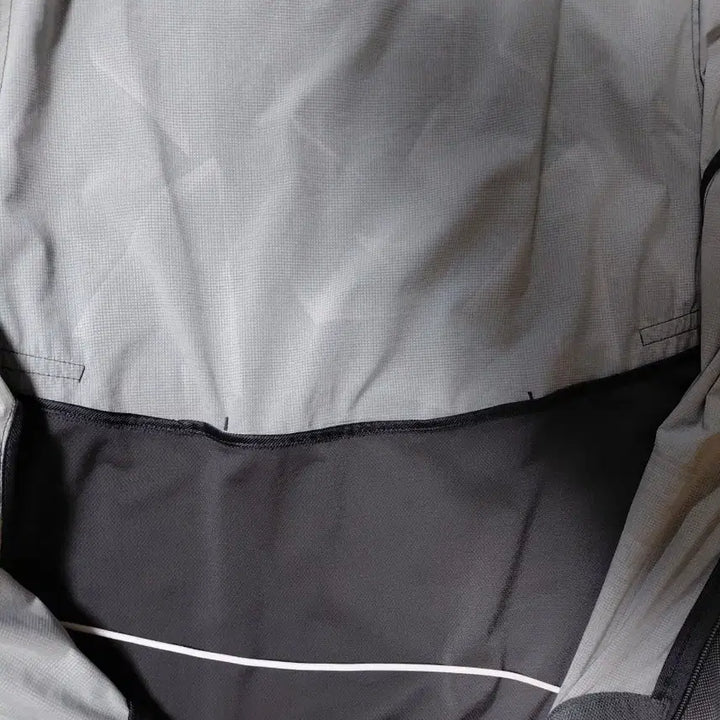 [BUNJANG] IVE FLEXIOVE Windbreaker / 휠라 FLEXIOVE 바람막이 블랙