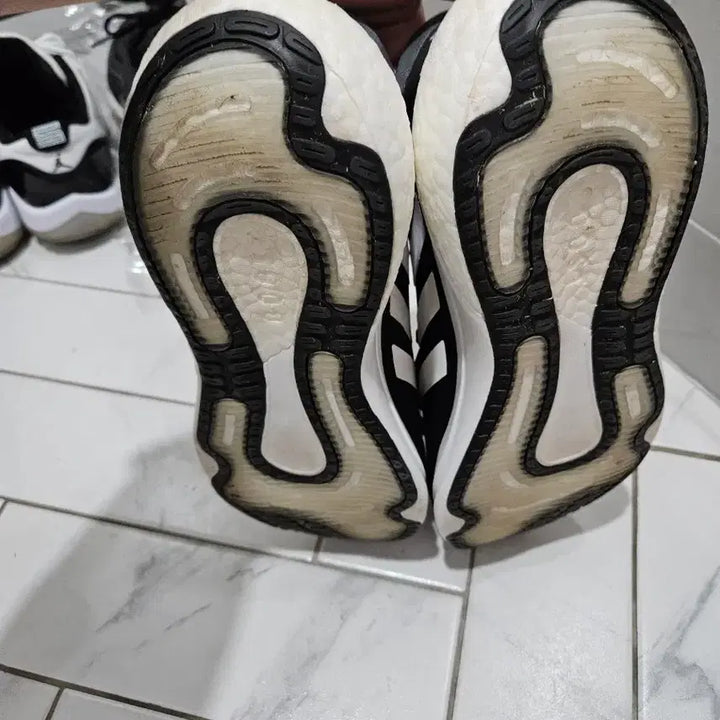 [BUNJANG] Adidas Supernova Sneakers / 아디다스 슈퍼노바 운동화