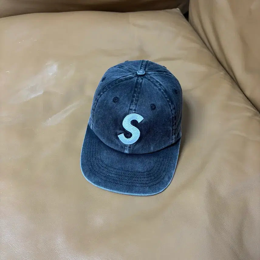 [BUNJANG] Supreme 6 Panel Cap Black / 슈프림 S로고 6패널 볼캡 모자 22fw 피그먼트 블랙