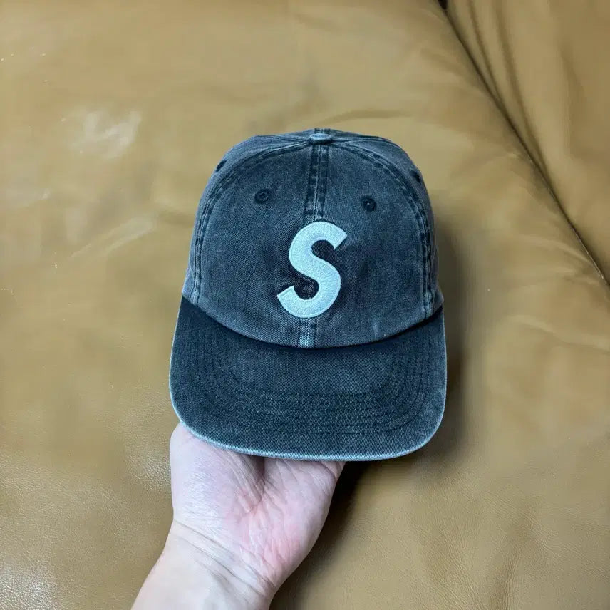[BUNJANG] Supreme 6 Panel Cap Black / 슈프림 S로고 6패널 볼캡 모자 22fw 피그먼트 블랙