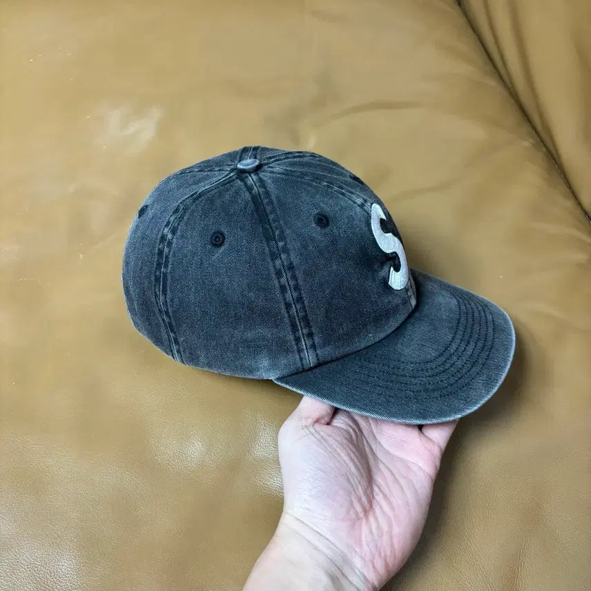 [BUNJANG] Supreme 6 Panel Cap Black / 슈프림 S로고 6패널 볼캡 모자 22fw 피그먼트 블랙