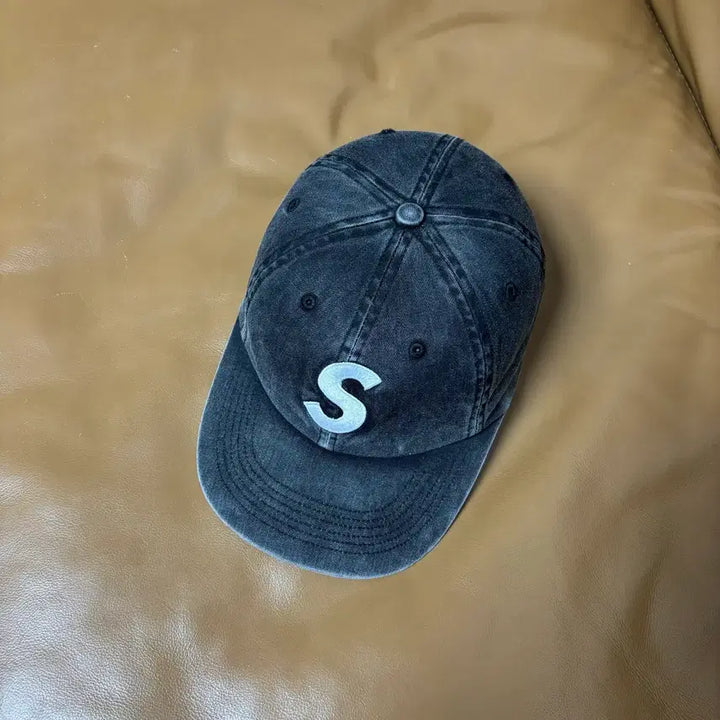 [BUNJANG] Supreme 6 Panel Cap Black / 슈프림 S로고 6패널 볼캡 모자 22fw 피그먼트 블랙