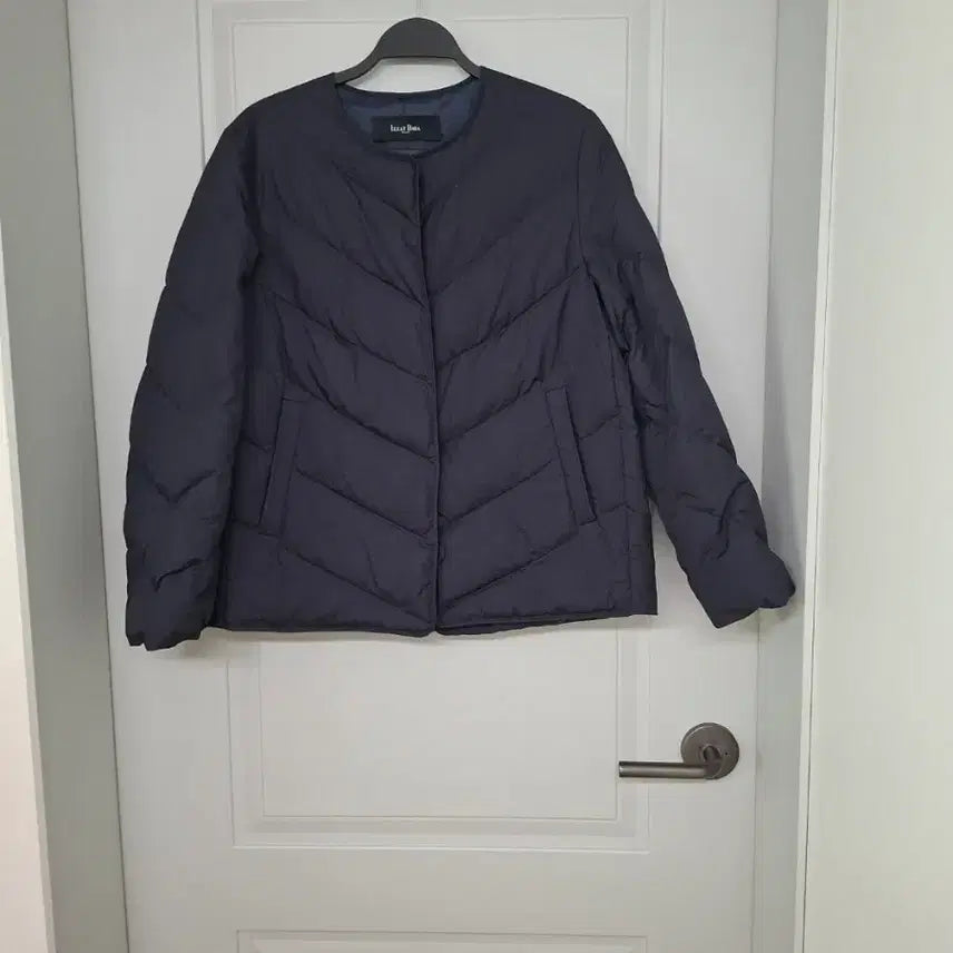 [BUNJANG] IZ*ONE Navy Lightweight Padded Jacket / 아이잩바바 네이비 경량 패딩