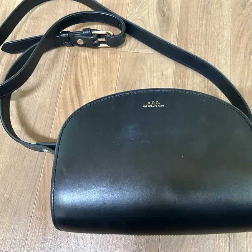 [BUNJANG] APC Half Moon Bag / 정품 아페쎄 apc 하프문백