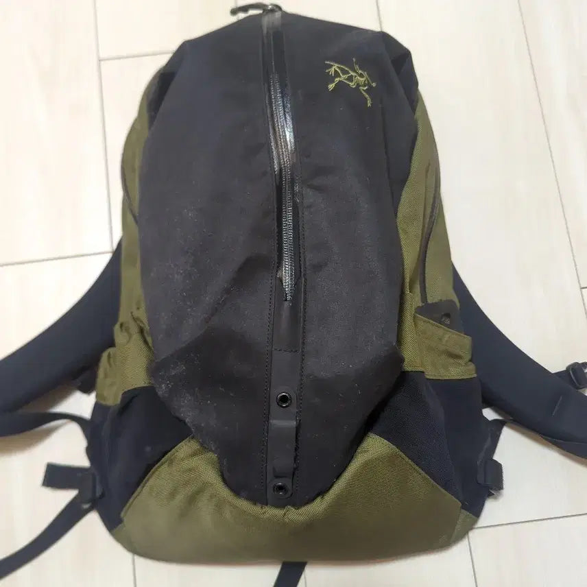 [BUNJANG] Arc'teryx Arro 16 Backpack Khaki Green / 아크테릭스 아로 16 백팩 카키 그린