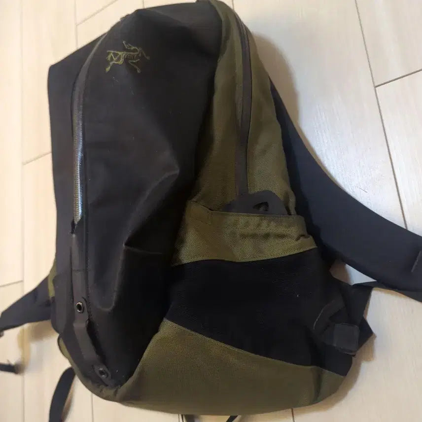[BUNJANG] Arc'teryx Arro 16 Backpack Khaki Green / 아크테릭스 아로 16 백팩 카키 그린