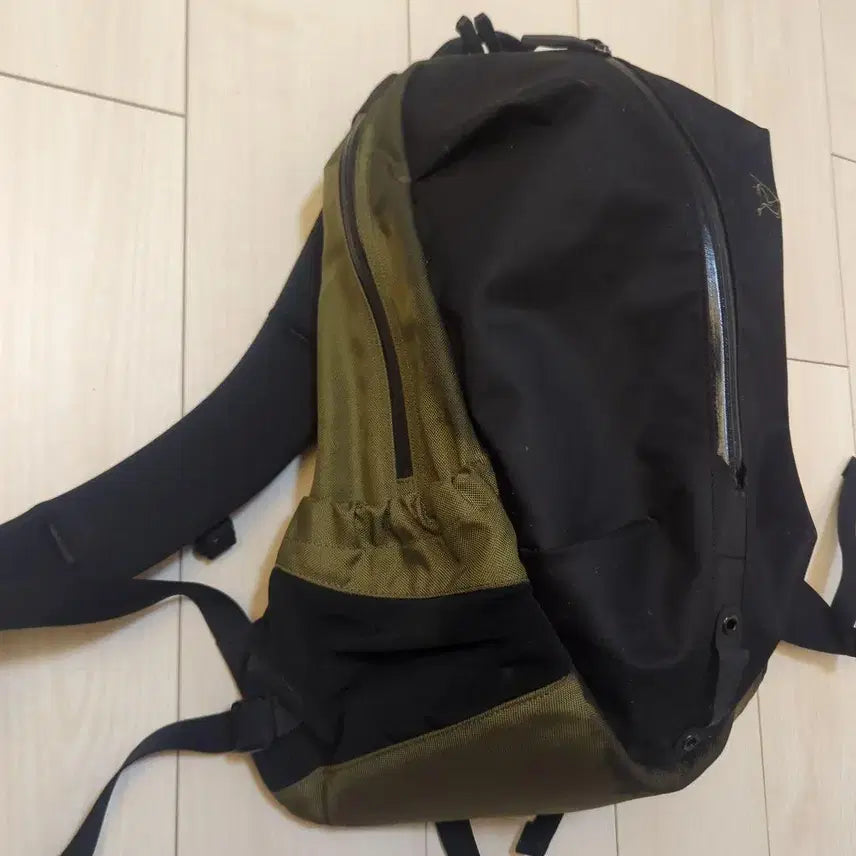 [BUNJANG] Arc'teryx Arro 16 Backpack Khaki Green / 아크테릭스 아로 16 백팩 카키 그린