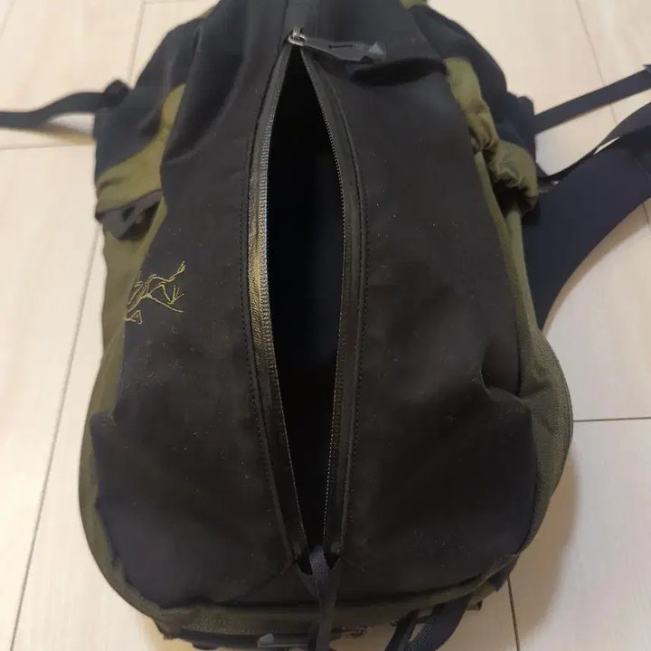 [BUNJANG] Arc'teryx Arro 16 Backpack Khaki Green / 아크테릭스 아로 16 백팩 카키 그린