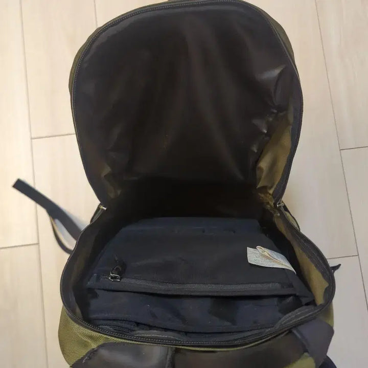 [BUNJANG] Arc'teryx Arro 16 Backpack Khaki Green / 아크테릭스 아로 16 백팩 카키 그린