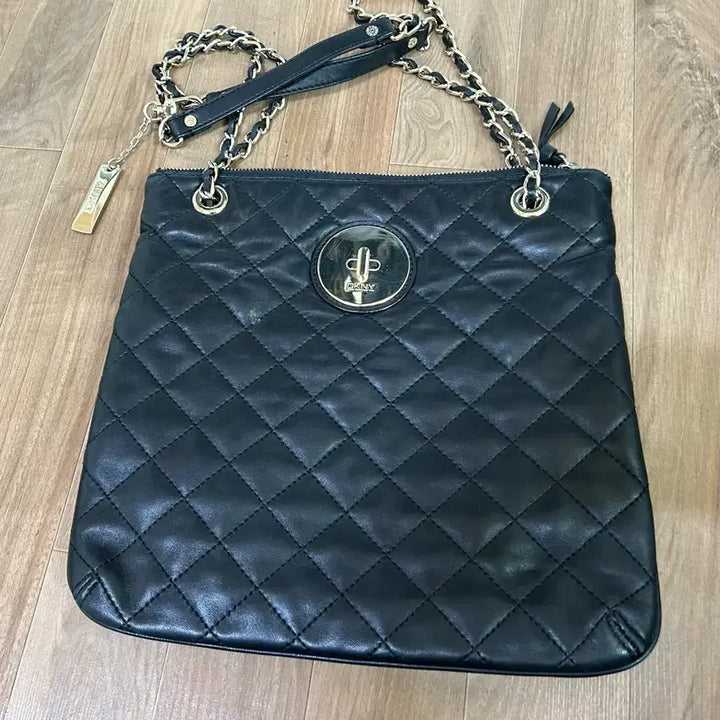 [BUNJANG] DKNY Quilted Chain Shoulder Bag / DKNY 가방 블랙 퀼팅 체인 숄더백