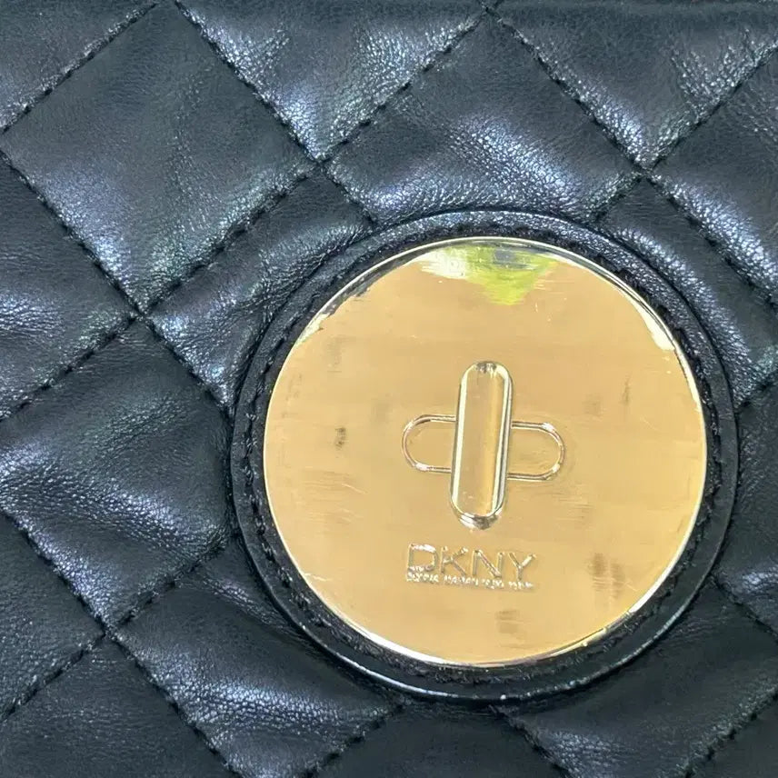 [BUNJANG] DKNY Quilted Chain Shoulder Bag / DKNY 가방 블랙 퀼팅 체인 숄더백