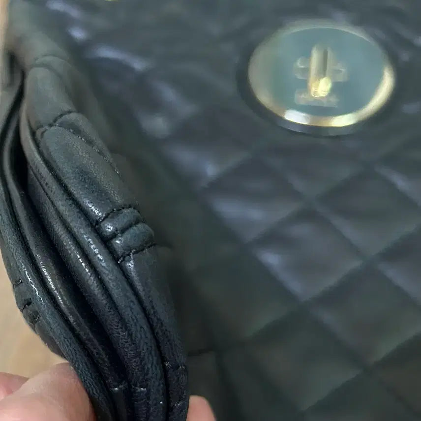 [BUNJANG] DKNY Quilted Chain Shoulder Bag / DKNY 가방 블랙 퀼팅 체인 숄더백