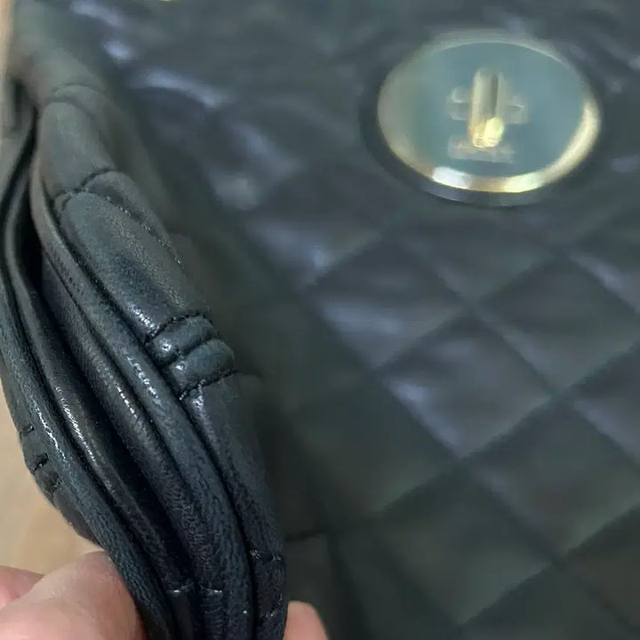 [BUNJANG] DKNY Quilted Chain Shoulder Bag / DKNY 가방 블랙 퀼팅 체인 숄더백