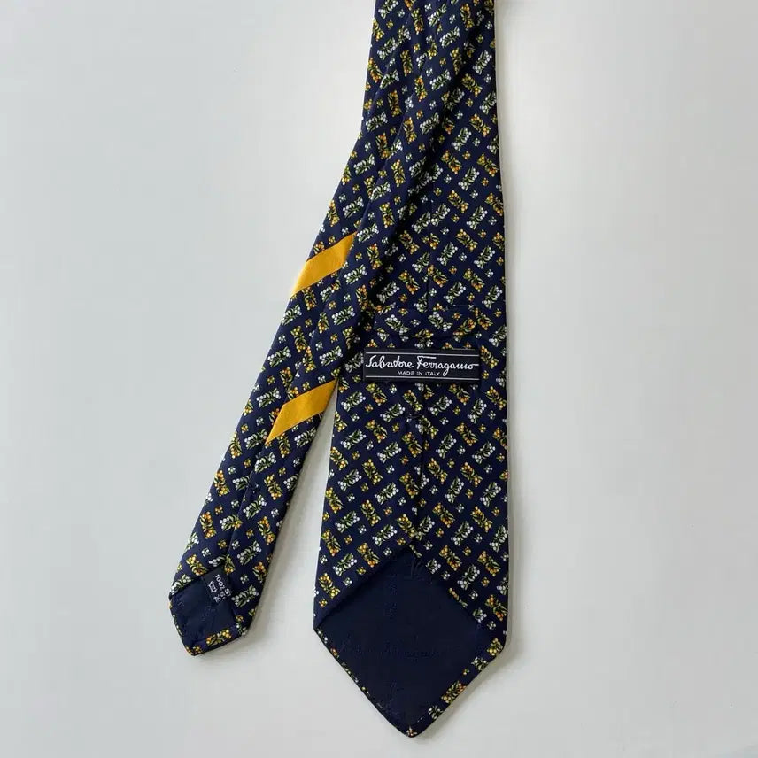 [BUNJANG] Ferragamo Necktie / 페레가모 (Ferragamo) 명품 정품 넥타이