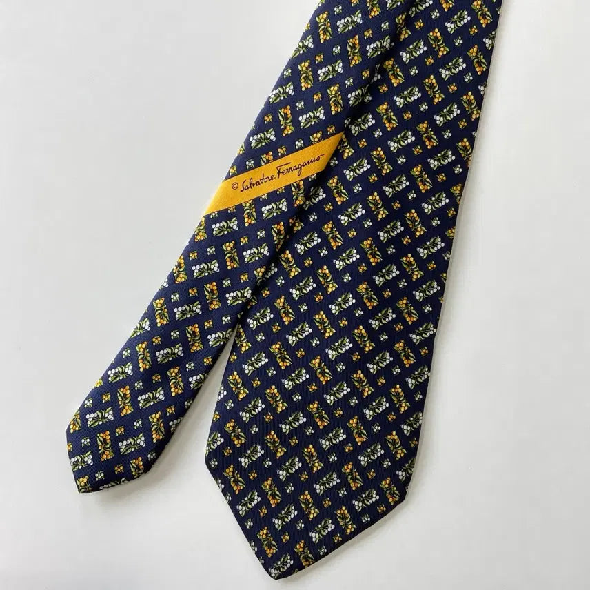 [BUNJANG] Ferragamo Necktie / 페레가모 (Ferragamo) 명품 정품 넥타이