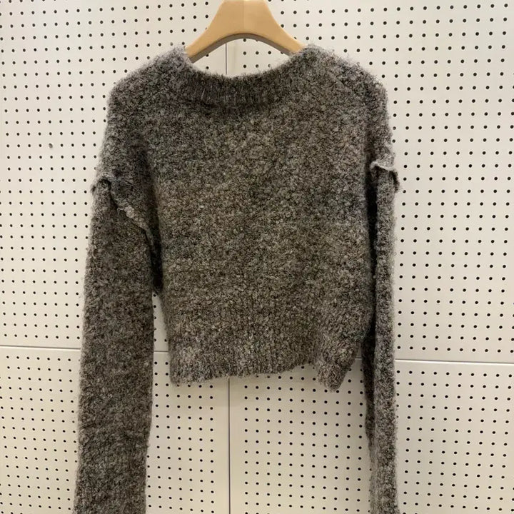 [BUNJANG] Matinkim Crop V-neck Knit / 마뗑킴 크롭 브이넥 니트 U853
