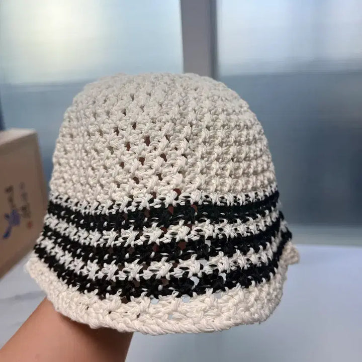 [BUNJANG] Knitted Beanie Hat / 뜨개질 비니 모자 화이트 블랙 스트라이프