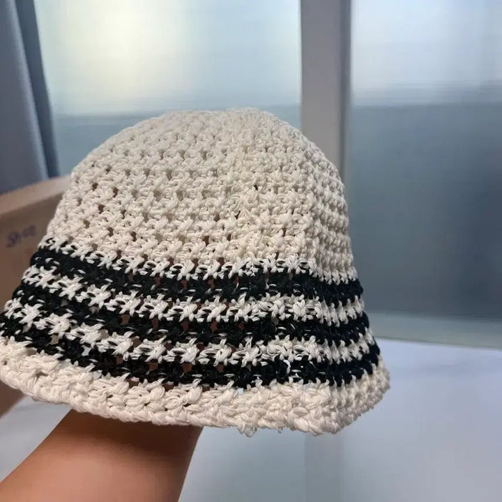 [BUNJANG] Knitted Beanie Hat / 뜨개질 비니 모자 화이트 블랙 스트라이프