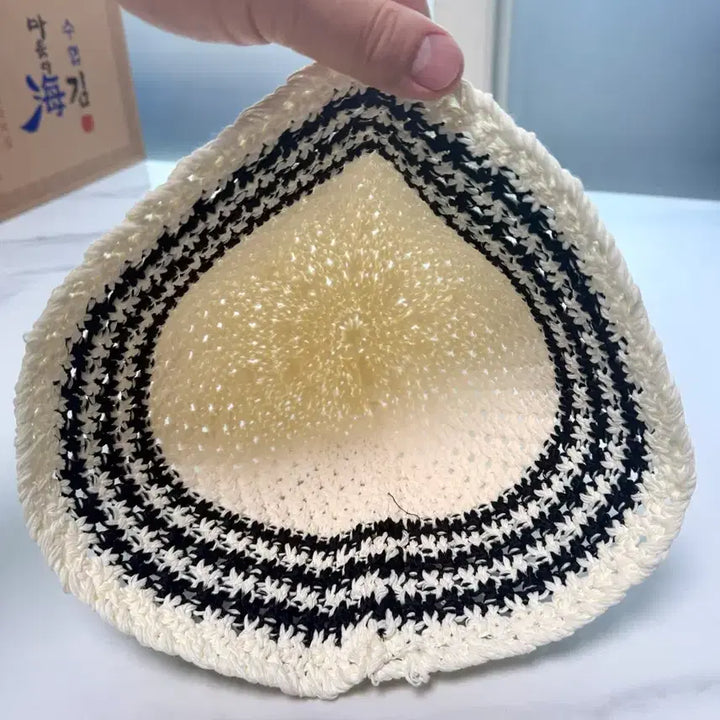 [BUNJANG] Knitted Beanie Hat / 뜨개질 비니 모자 화이트 블랙 스트라이프