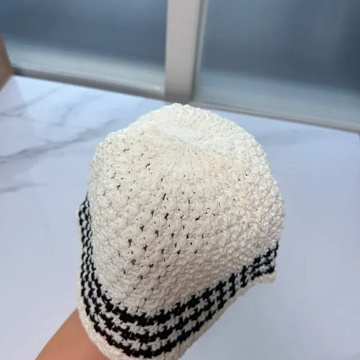 [BUNJANG] Knitted Beanie Hat / 뜨개질 비니 모자 화이트 블랙 스트라이프