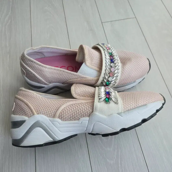 [BUNJANG] SUECOMMA BONNIE Sneakers / 슈콤마보니 비즈장식 스니커즈