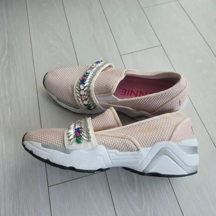 [BUNJANG] SUECOMMA BONNIE Sneakers / 슈콤마보니 비즈장식 스니커즈