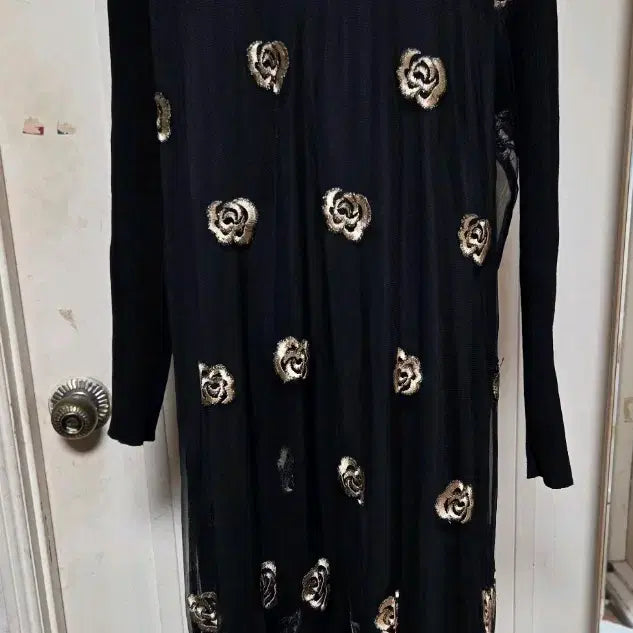 [BUNJANG] Black Rose Embroidery Long Knit Dress / (FREE) 블랙 니트 금장 장미자수 롱 원피스