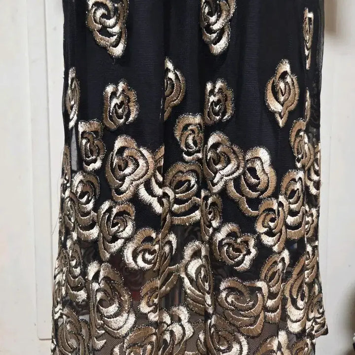 [BUNJANG] Black Rose Embroidery Long Knit Dress / (FREE) 블랙 니트 금장 장미자수 롱 원피스