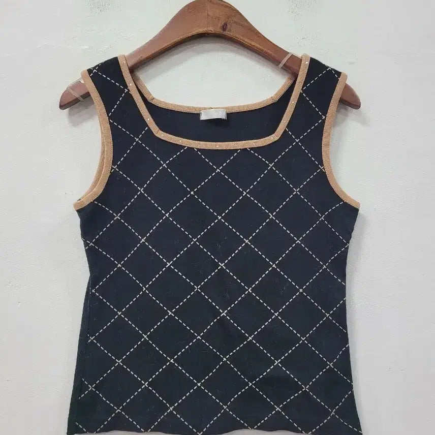 [BUNJANG] Past Diamond Pattern Black Sleeveless Top / past 다이아 패턴 블랙 나시 슬리브리스