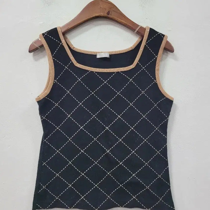 [BUNJANG] Past Diamond Pattern Black Sleeveless Top / past 다이아 패턴 블랙 나시 슬리브리스