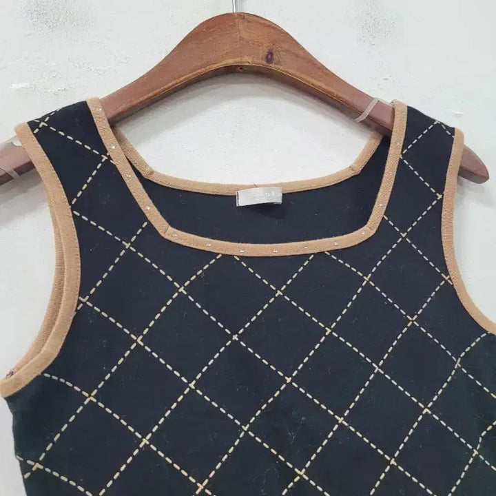 [BUNJANG] Past Diamond Pattern Black Sleeveless Top / past 다이아 패턴 블랙 나시 슬리브리스