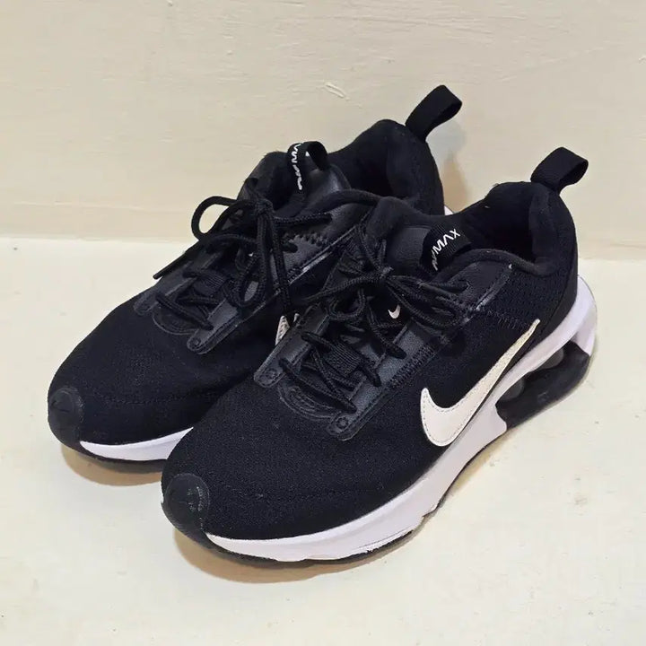 [BUNJANG] Nike Air Max Black/White 230mm Sneakers / 나이키 에어맥스 운동화 블랙/화이트 230mm