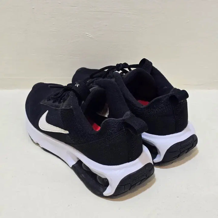 [BUNJANG] Nike Air Max Black/White 230mm Sneakers / 나이키 에어맥스 운동화 블랙/화이트 230mm