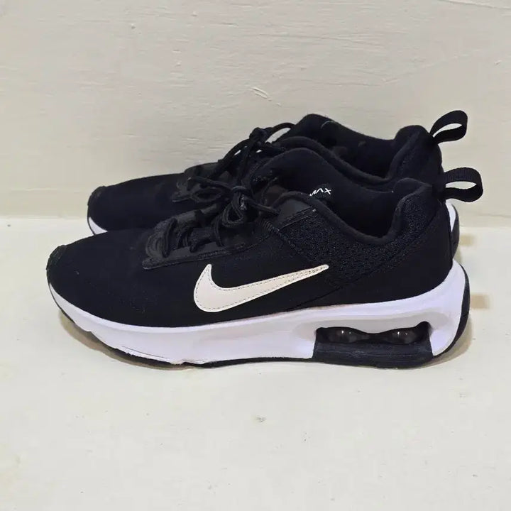 [BUNJANG] Nike Air Max Black/White 230mm Sneakers / 나이키 에어맥스 운동화 블랙/화이트 230mm