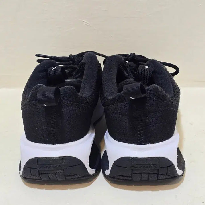 [BUNJANG] Nike Air Max Black/White 230mm Sneakers / 나이키 에어맥스 운동화 블랙/화이트 230mm