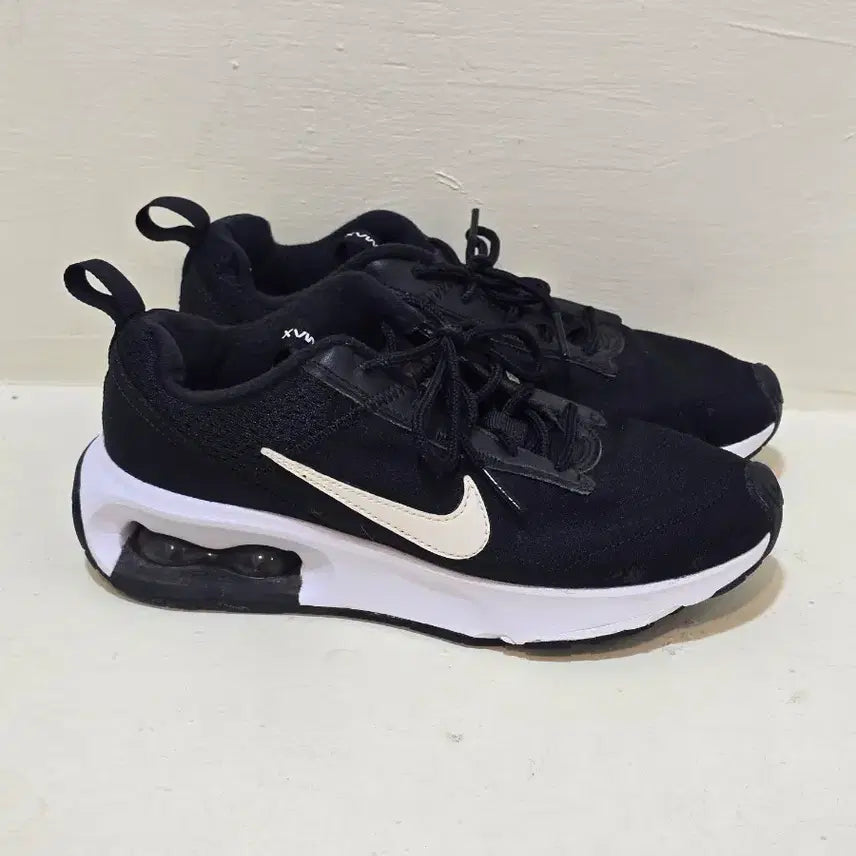 [BUNJANG] Nike Air Max Black/White 230mm Sneakers / 나이키 에어맥스 운동화 블랙/화이트 230mm