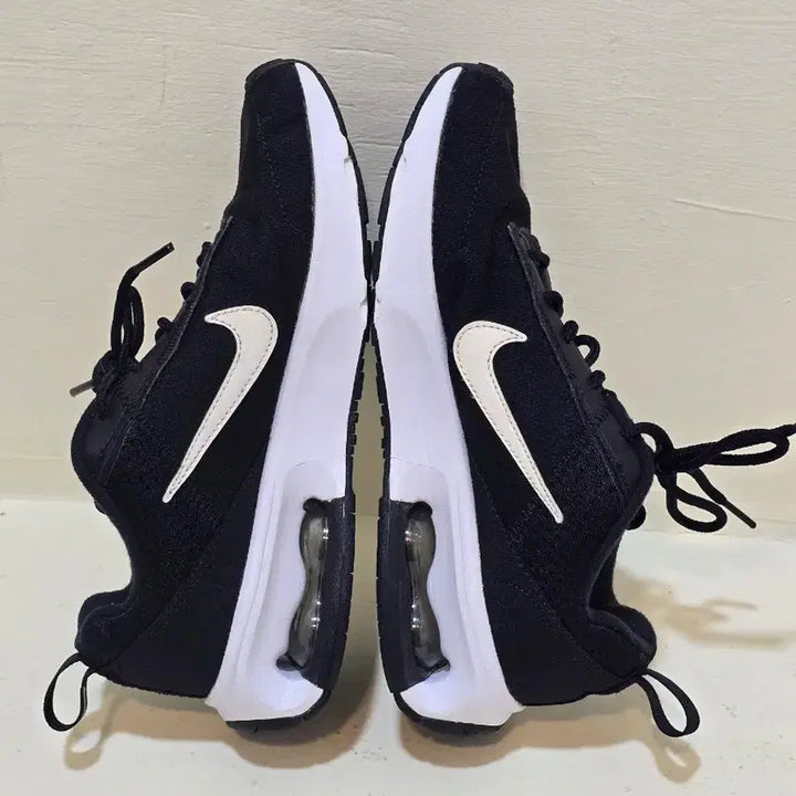 [BUNJANG] Nike Air Max Black/White 230mm Sneakers / 나이키 에어맥스 운동화 블랙/화이트 230mm