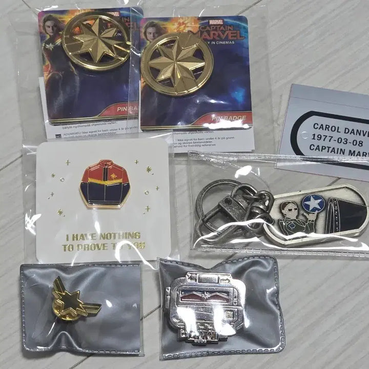 [BUNJANG] Captain Marvel Badge Keyring Bundle Set / 마블 캡틴마블 뱃지 키링 굿즈 일괄 양도